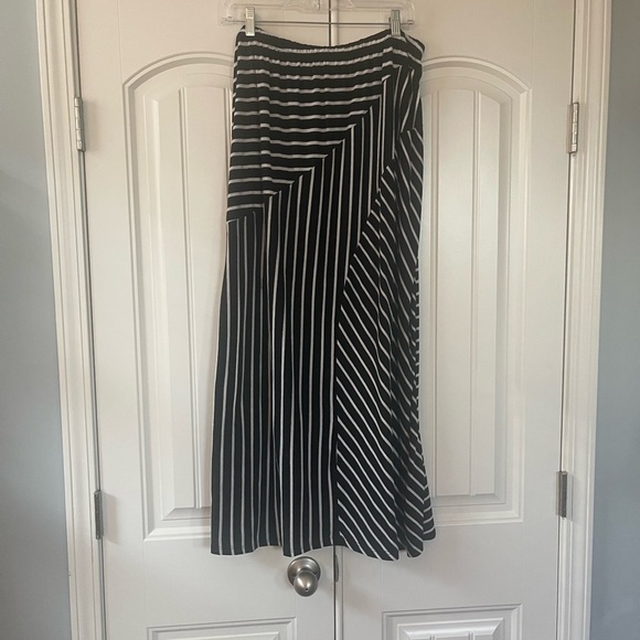 Dresses & Skirts - Black and White Striped Women's Maxi Skirt no pockets 2XL
